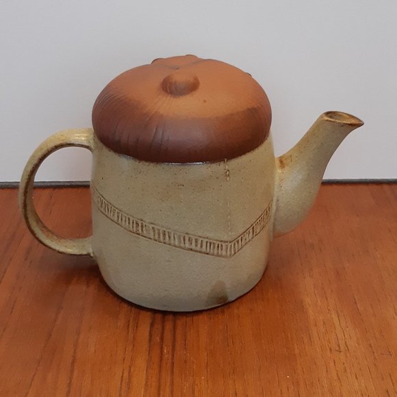 Vintage Japanese Stoneware Teapot - Granny - Grandma - Old Lady - Japan - Picture 3 of 10